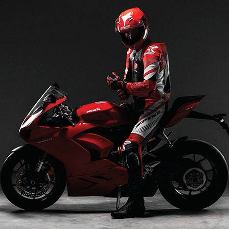 Spyke e Motorstock: l'abbigliamento, si fa racing e sportivo