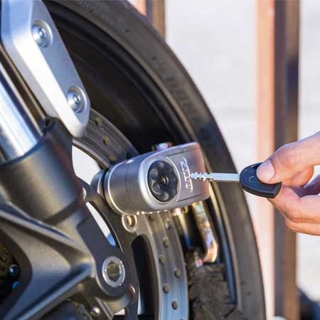 Antifurti meccanici moto e scooter: tutto quello che c'è da sapere